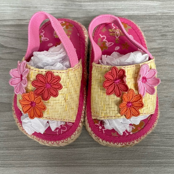 Other - ❗️GOING SOON❗️NWOT Baby Girl’s Straw Sandals with Flower Appliqués - Size 3